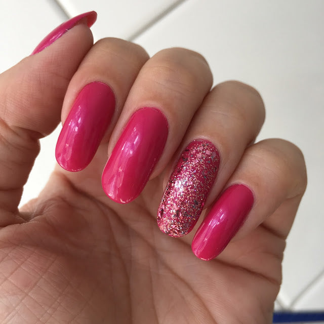 ESMALTE DA VEZ: COSMO PINK E GLITTER AFTER PARTY - ELLA + MILA